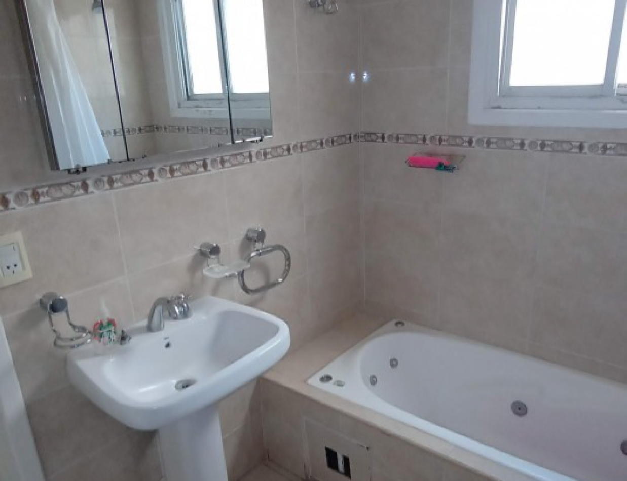 VENTA DEPTO PISO 5 AMBIENTES.AV.COLON.MDP