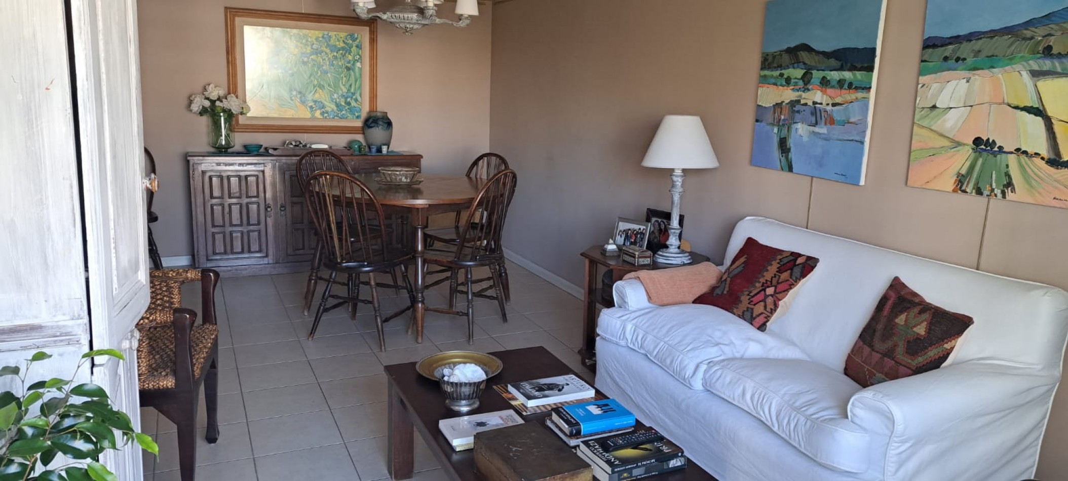 Departamento de 3 amb con balcon a la calle. Ubicado en Av. Libertad e/ Independencia y Salta