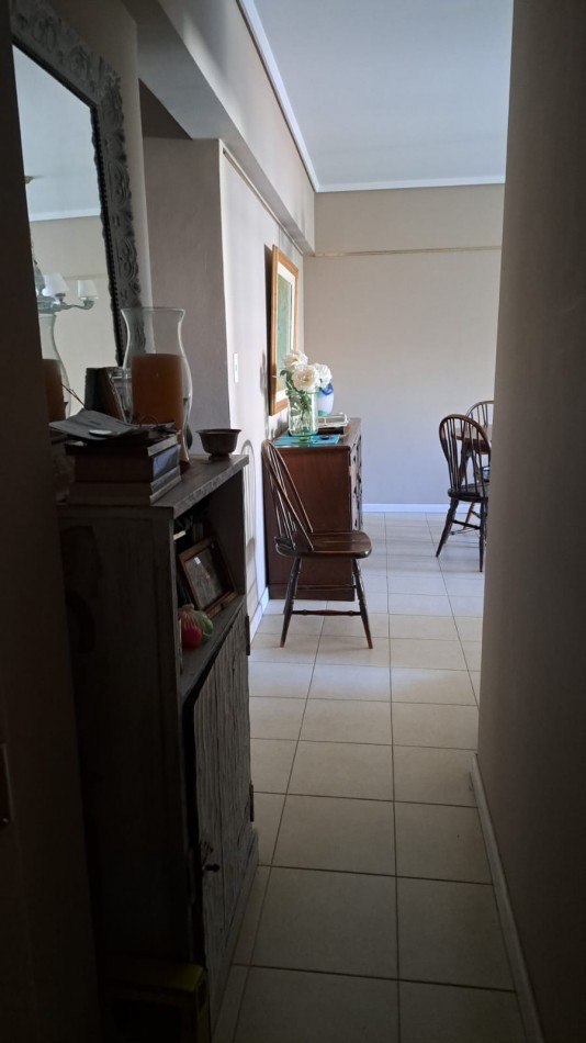 Departamento de 3 amb con balcon a la calle. Ubicado en Av. Libertad e/ Independencia y Salta
