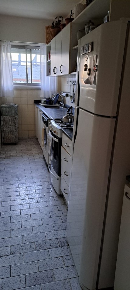 Departamento de 3 amb con balcon a la calle. Ubicado en Av. Libertad e/ Independencia y Salta
