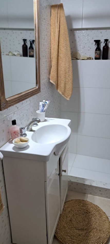 Departamento de 3 amb con balcon a la calle. Ubicado en Av. Libertad e/ Independencia y Salta