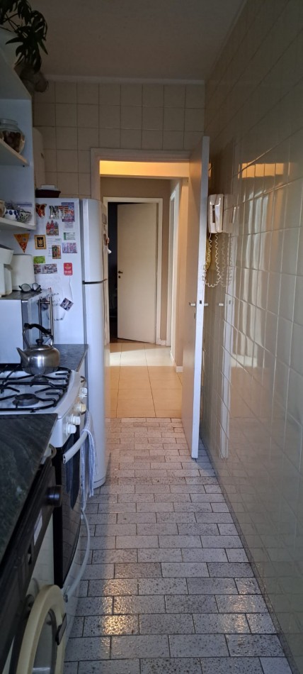 Departamento de 3 amb con balcon a la calle. Ubicado en Av. Libertad e/ Independencia y Salta