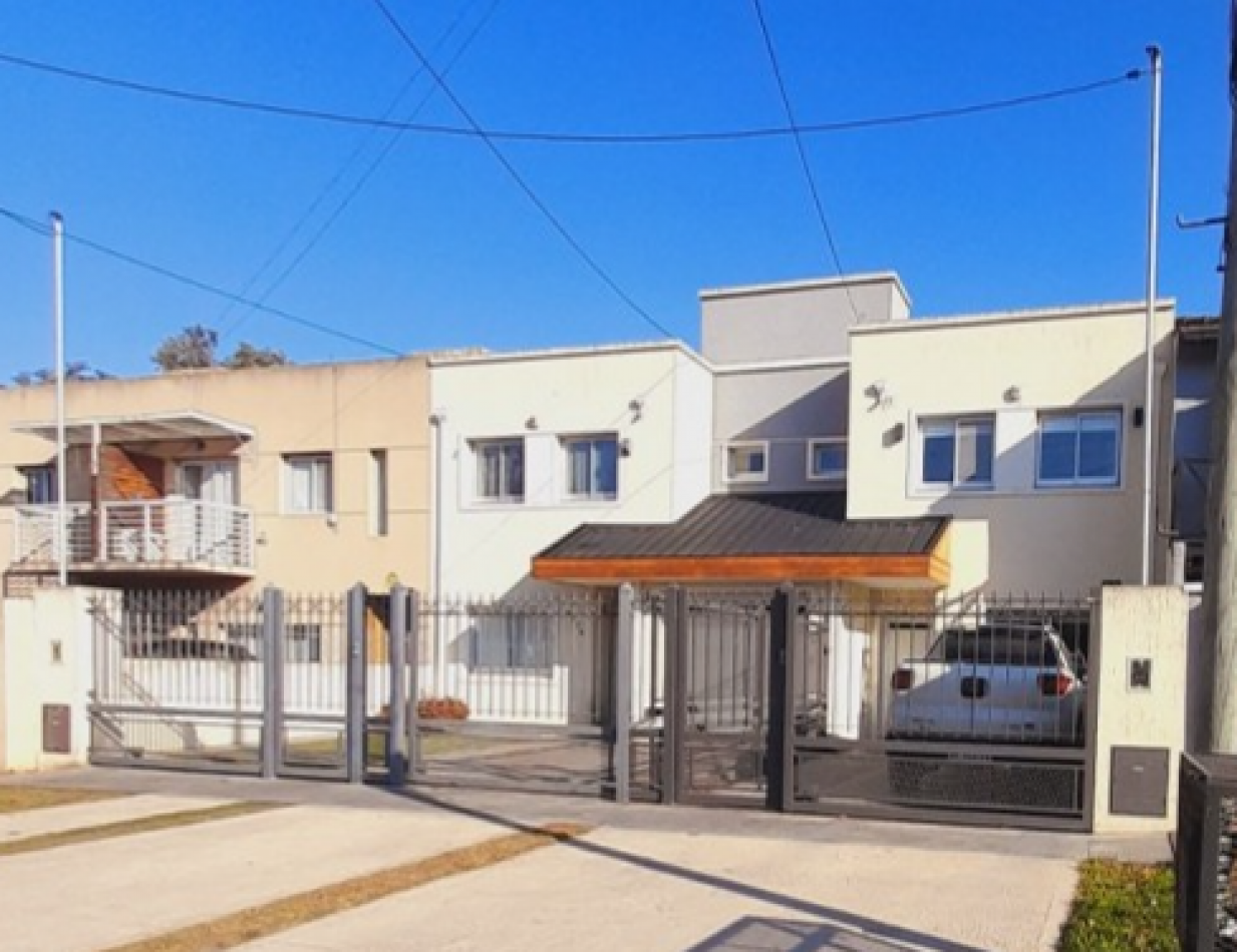 Duplex 4 amb con quincho. Rejon 6100