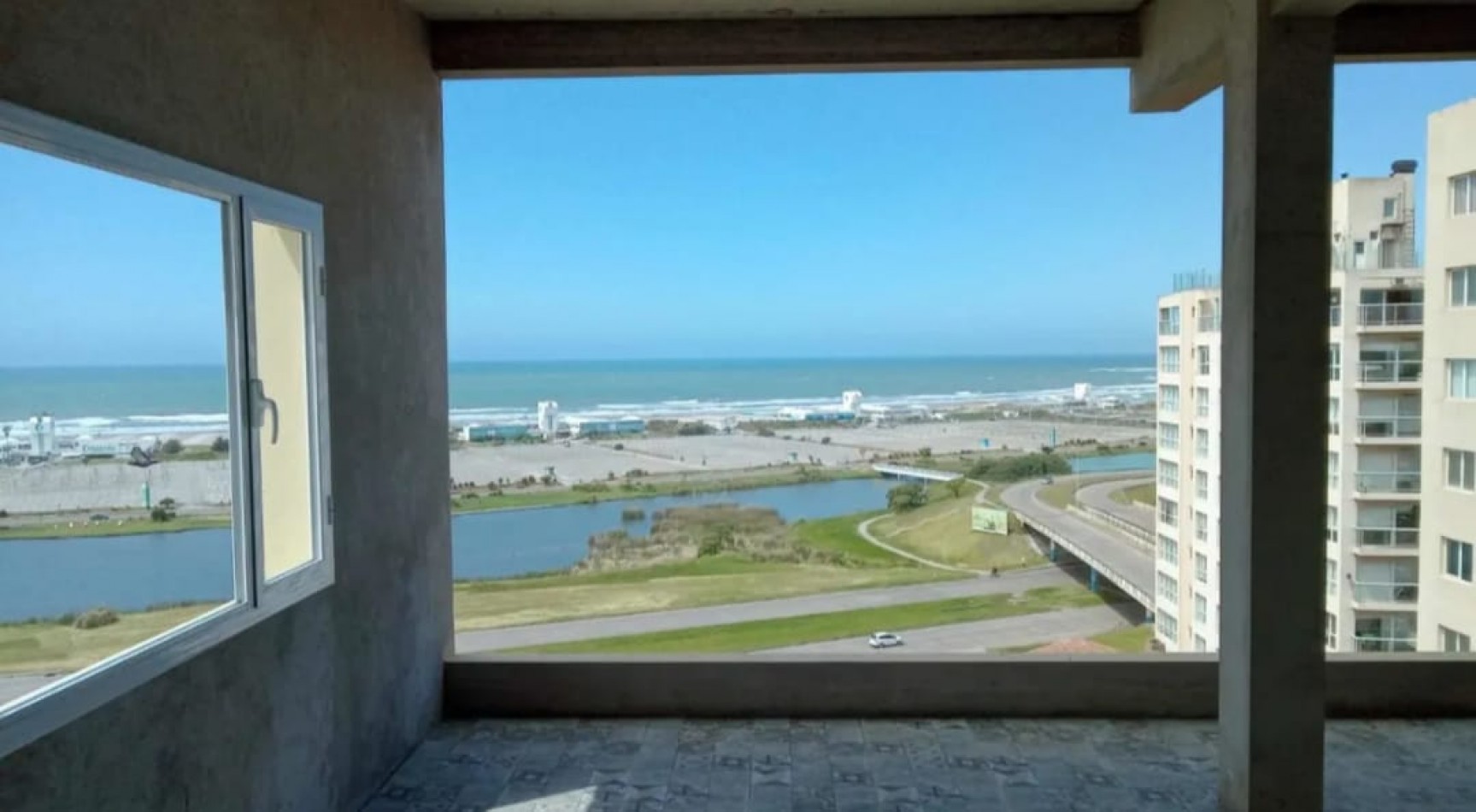 DEPARTAMENTO 2 AMBIENTES DIVISIBLE CON BALCON Y VISTA PLENA AL MAR EN PUNTA MOGOTES (COCHERA OPCIONAL)