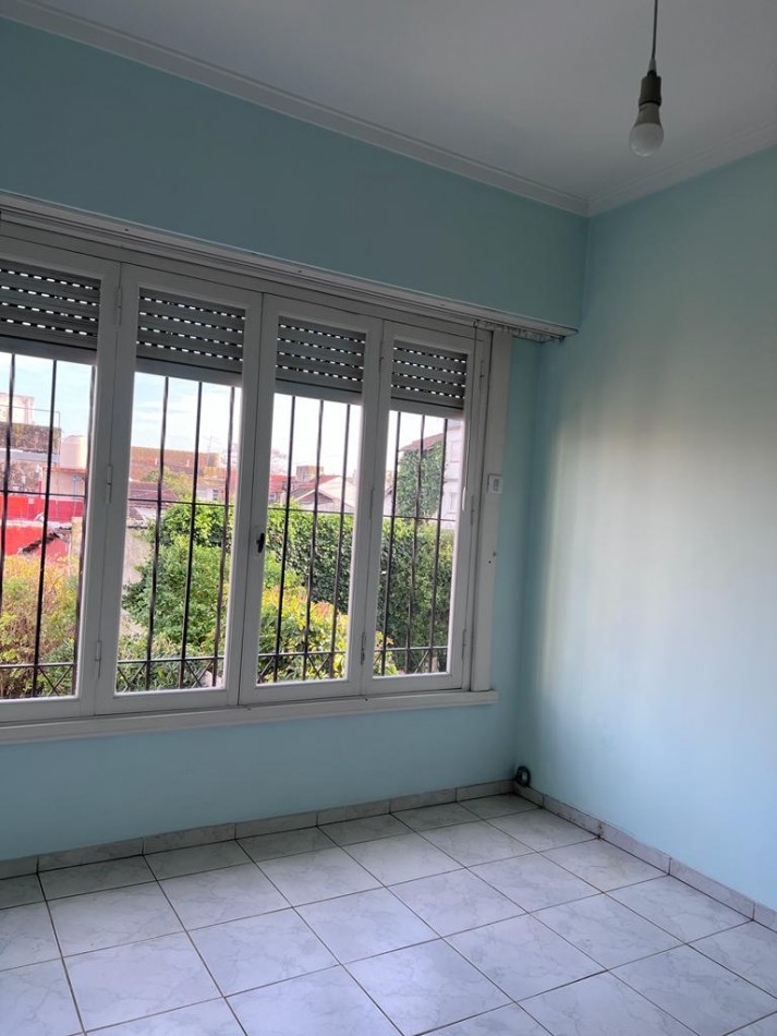 VENTA CON RENTA !!!! PH 3 AMB. CON GARAJE Y PARQUE, 1o PISO X ESCALERA, ZONA SAN JOSE