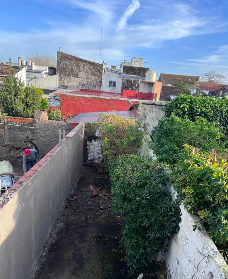 VENTA CON RENTA !!!! PH 3 AMB. CON GARAJE Y PARQUE, 1o PISO X ESCALERA, ZONA SAN JOSE