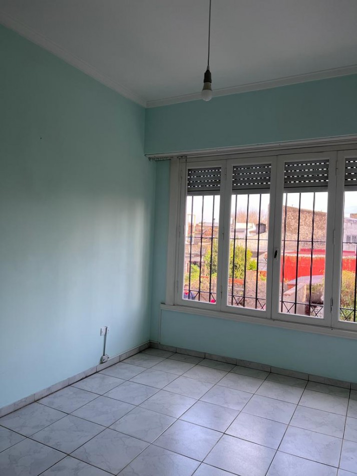 VENTA CON RENTA !!!! PH 3 AMB. CON GARAJE Y PARQUE, 1o PISO X ESCALERA, ZONA SAN JOSE