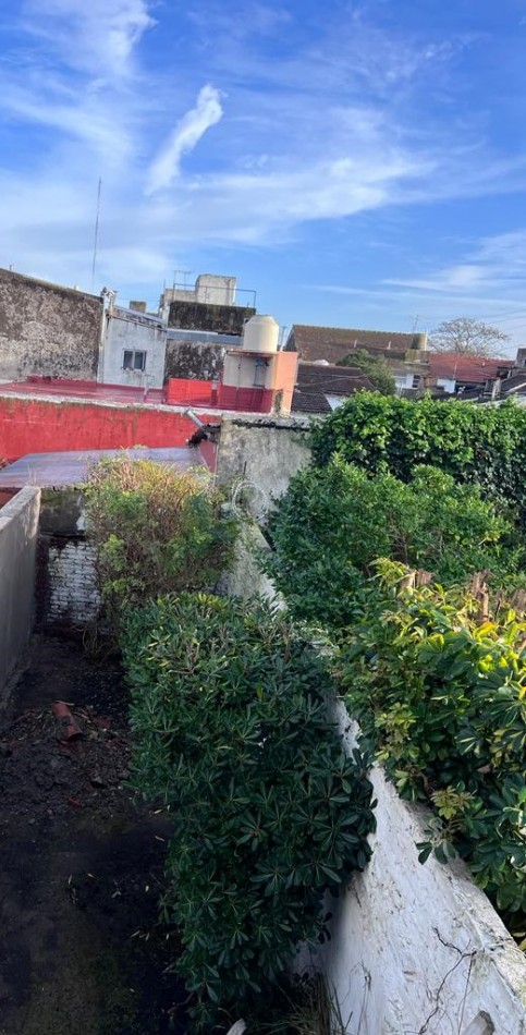VENTA CON RENTA !!!! PH 3 AMB. CON GARAJE Y PARQUE, 1o PISO X ESCALERA, ZONA SAN JOSE