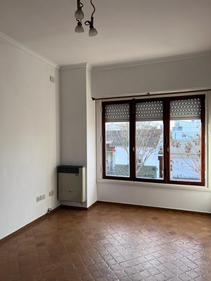 VENTA CON RENTA !!!! PH 3 AMB. CON GARAJE Y PARQUE, 1o PISO X ESCALERA, ZONA SAN JOSE