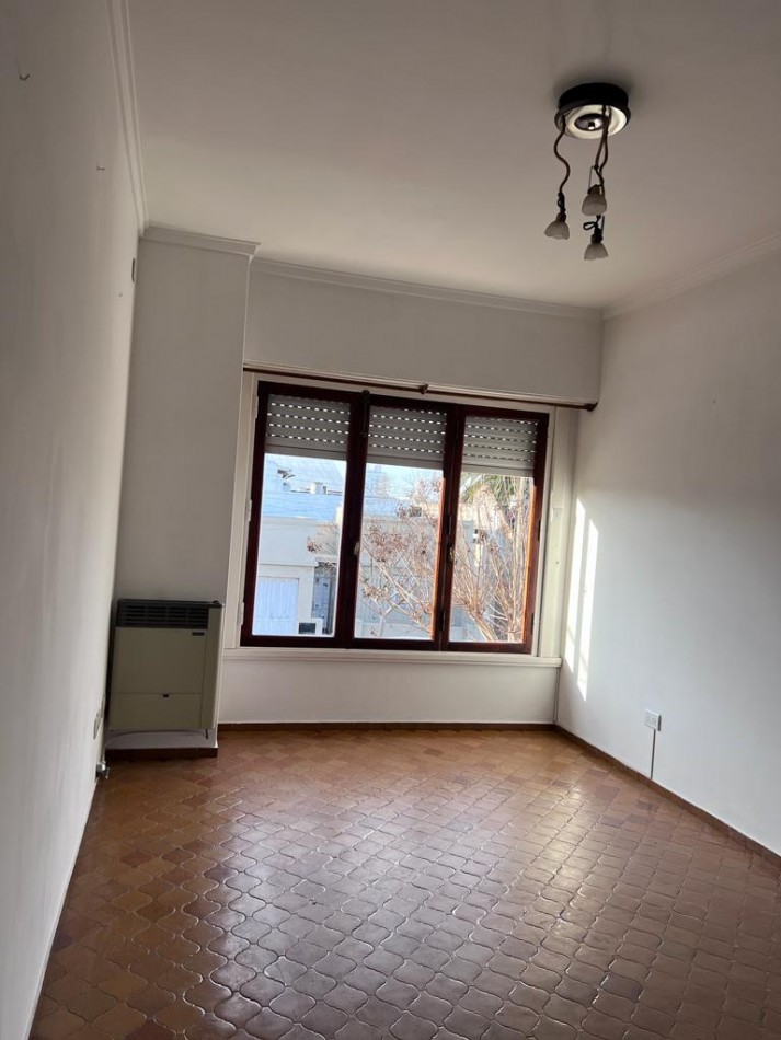 VENTA CON RENTA !!!! PH 3 AMB. CON GARAJE Y PARQUE, 1o PISO X ESCALERA, ZONA SAN JOSE